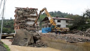 Rize'deki 7 katlı binanın yıkımı tamamlandı