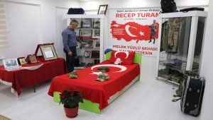 Şehit evlatlarının hatıralarını özel odada saklıyorlar