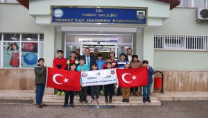 Sevgi evlerinde kalan çocuklardan jandarmaya ziyaret