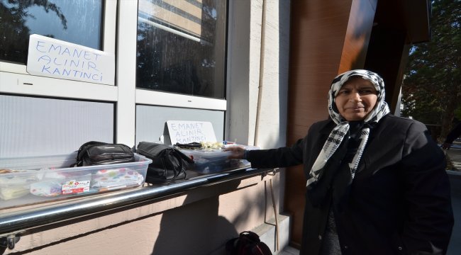Sınavlarda kişisel eşyalar "Nebahat abla"ya emanet