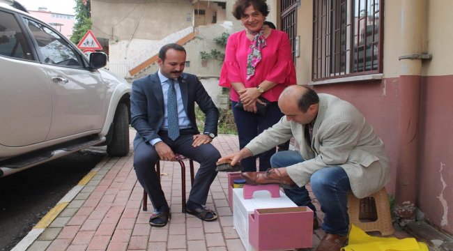 Tebrik çiçeklerini sattıran Kaymakam'dan örnek davranış