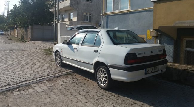 Vezirköprü'de park halindeki araçların lastikleri kesildi