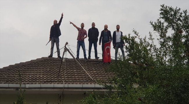 Yıkımı, havaya ateş ederek durdurmaya çalıştı