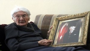 104 yaşındaki Mukime öğretmenden genç meslektaşlarına tavsiyeler