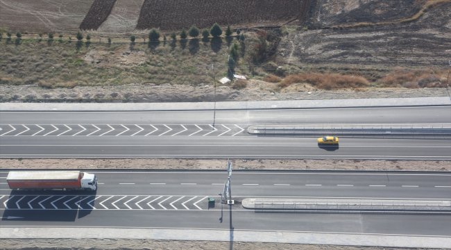 Arıza yapan otomobilleri için helikopterden yardım istediler