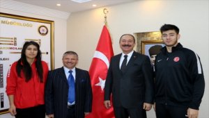 Başarılı sporcudan Emniyet Müdürü Topaloğlu'na ziyaret