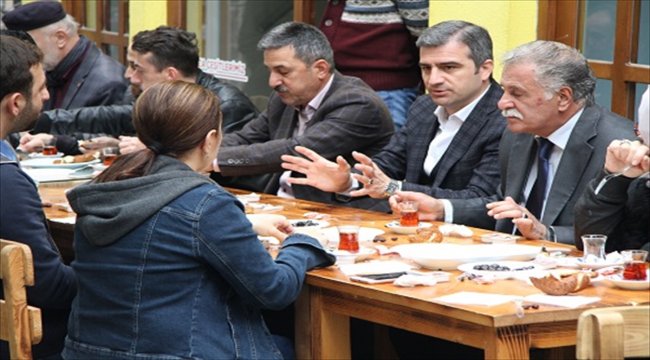 Başkan Yemenici'den esnafla kahvaltı