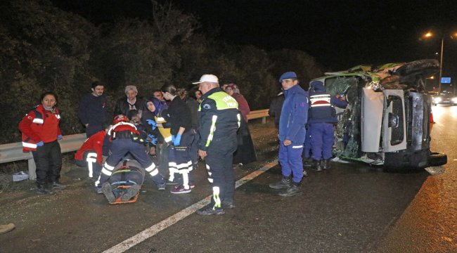 Bolu'da minibüsle kamyonet çarpıştı: 3 yaralı