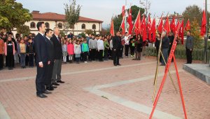 Büyük Önder Atatürk'ü anıyoruz