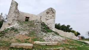 Ceneviz Kalesi'nin restorasyonu sürüyor