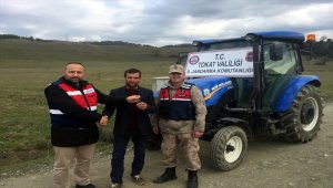 Çiftçinin çalınan traktörünü jandarma buldu