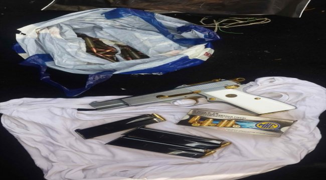Durdurulan araçtan tabanca ve mermi çıktı