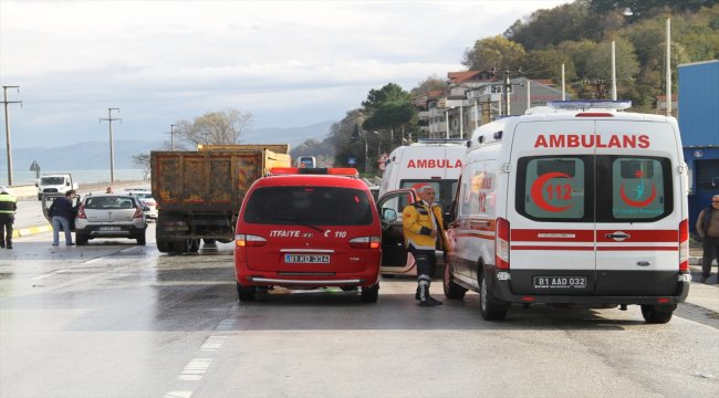 Düzce'de trafik kazası: 4 yaralı