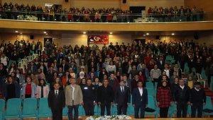 Erbaa'da gençlik, güvenli gelecek ve güvenli internet konferansı