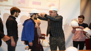 Genç mühendis adayları için baret giyme töreni yapıldı