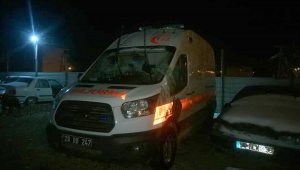 Gümüşhane'de ambulans devrildi: 3 yaralı