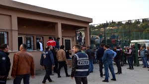 Hakem odasını polis korudu