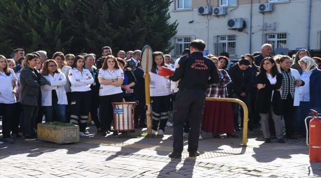 İtfaiyeciler sağlıkçılara eğitim verdi