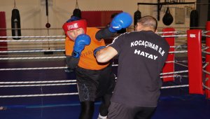 Kadın boksörlerin hedefi en az 4 madalya