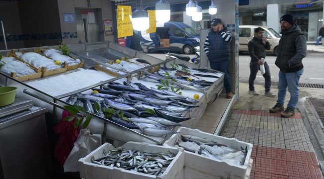 Karadeniz'de kötü hava koşulları nedeniyle balıkçılar denize açılamadı
