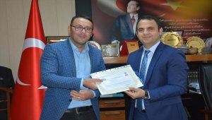 Kaymakam Ermiş, öğretmenleri ödüllendirdi