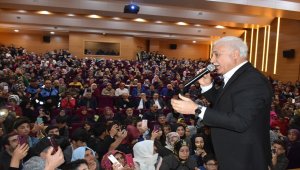 Nihat Hatipoğlu Boyabat'ta konferans verdi