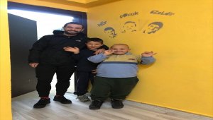 Öğretmenler sınıfı renklendirdi