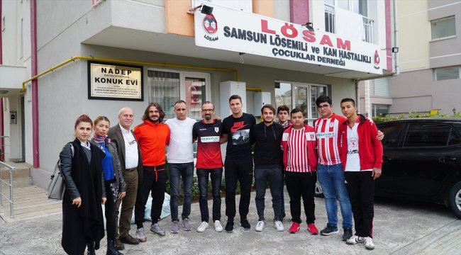 Samsunsporlu futbolculardan lösemili çocuklara destek
