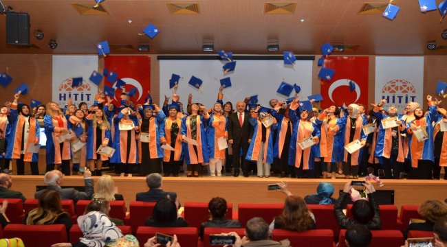 Sertifikalı annelerin mezuniyet sevinci