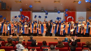 Sertifikalı annelerin mezuniyet sevinci