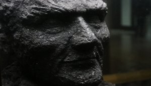 Taş kömüründen Atatürk büstüne büyük ilgi