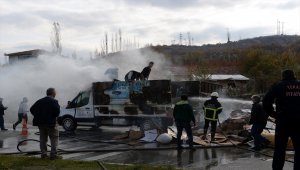 Tokat'ta atık kağıt yüklü pikapta yangın