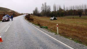 Tokat'ta otomobil devrildi: 1 ölü, 2 yaralı