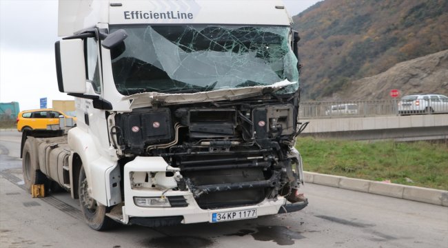 Trabzon'da belediye otobüsüyle tır çarpıştı: 9 yaralı