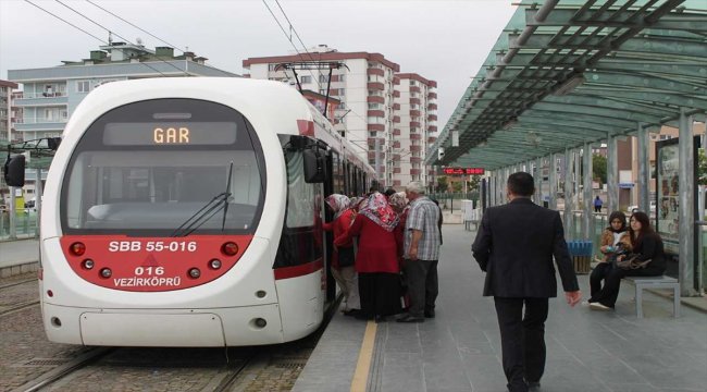 Tramvaylar cuma günü rekor yolcu sayısına ulaştı