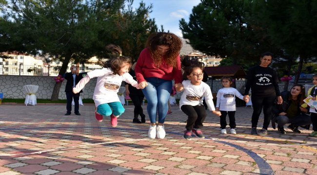 Unutulan sokak oyunlarını oynadılar