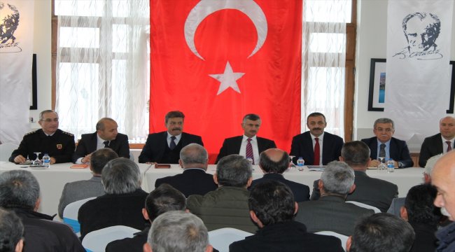Vali Bektaş, muhtarlarla toplantı yaptı