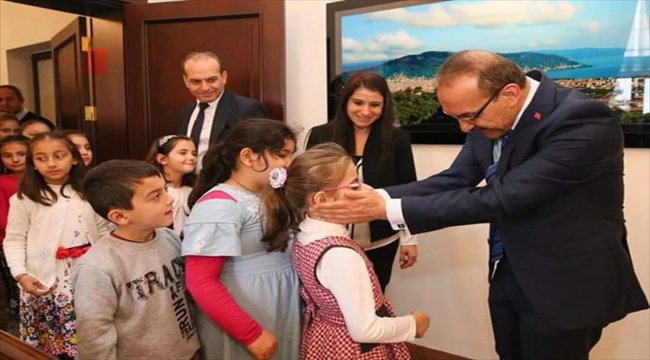 Vali Yavuz, ilkokul öğrencilerini ağırladı