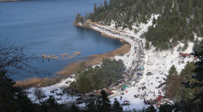 Abant Tabiat Parkı'na ziyaretçi akını