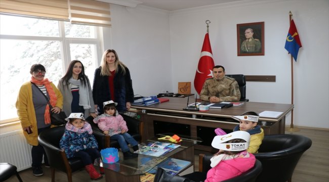 Anaokulu öğrencilerinin jandarmayı ziyaret proğramı