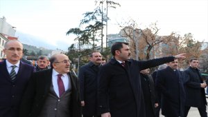 Bakan Kurum, Trabzon'da "sıfır atık" logolu bez çanta dağıttı