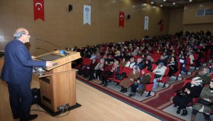 Bayburt'ta "Sünneti Anlamak" konulu konferans düzenlendi
