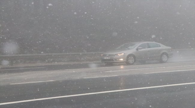 Bolu Dağı'nda kar yağışı