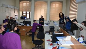 Boyabat'ta öğrencilerden çalışanlara spor önerisi