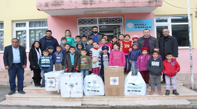 Bursa SAMDEF'ten öğrencilere yardım
