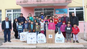 Bursa SAMDEF'ten öğrencilere yardım