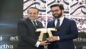 Değer Zirvesi'nden Sami Savatlı'ya büyük ödül