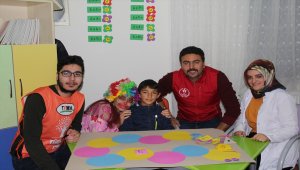 Gönüllü gençler engelli bireylerle bir araya geldi