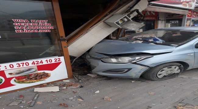 Karabük'te otomobil iş yerine girdi: 1 yaralı