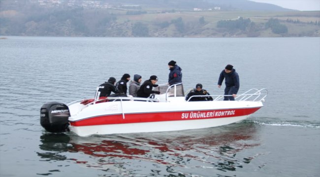 Kayıkla göle açılan kişiyi arama çalışmaları